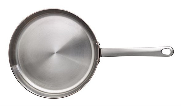 Sauterpande i kobber fra Scanpan med en diameter på 26 cm, set ovenfra med en glat sølvfarvet overflade og en ergonomisk håndtag