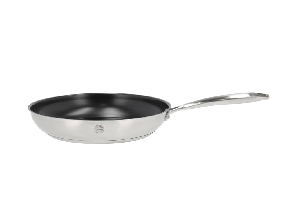 Pillivuyt Gourmet Roya stegepande keramisk non-stick i stål med en diameter på 28 cm designet til optimal madlavning og holdbarhed med en elegant og moderne finish
