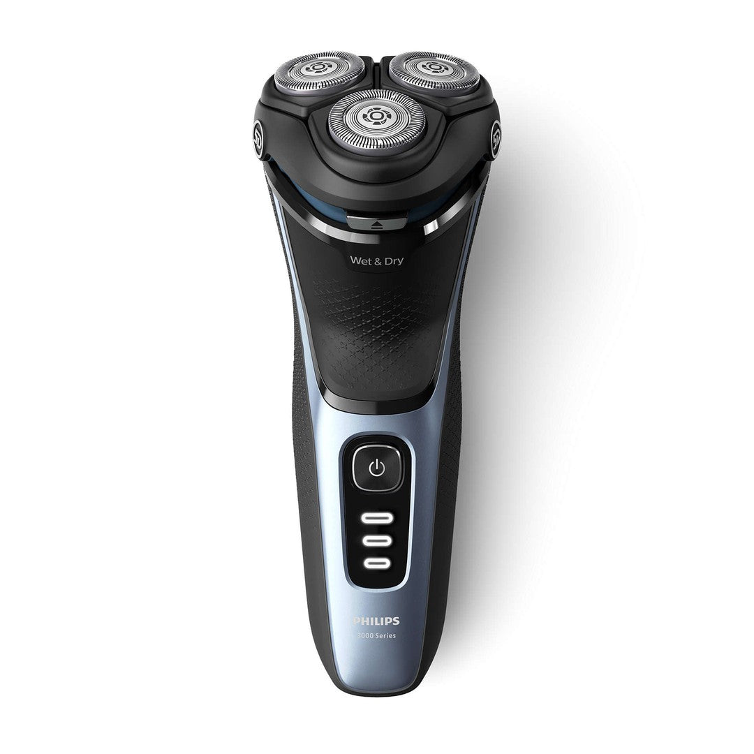 Elektrisk shaver fra Philips model S3243/12 med tre roterende barberingshoveder designet til både våd og tør barbering i 3000-serien med ergonomisk greb og kontrolknapper