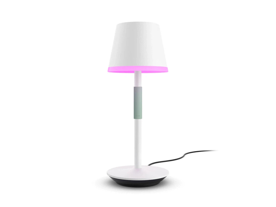 Bærbar bordlampe Philips Hue Go i hvid med farvet lys og minimalistisk design samt en rund base med ledningsforbindelse