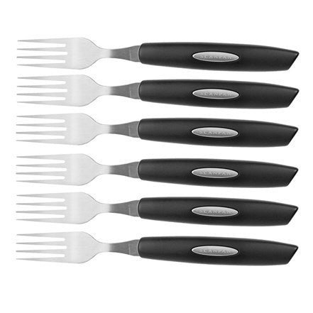 Seks klassiske steakgafler fra Scanpan med stålblad og sorte håndtag designet til at sikre et godt greb og optimal skæring af kød
