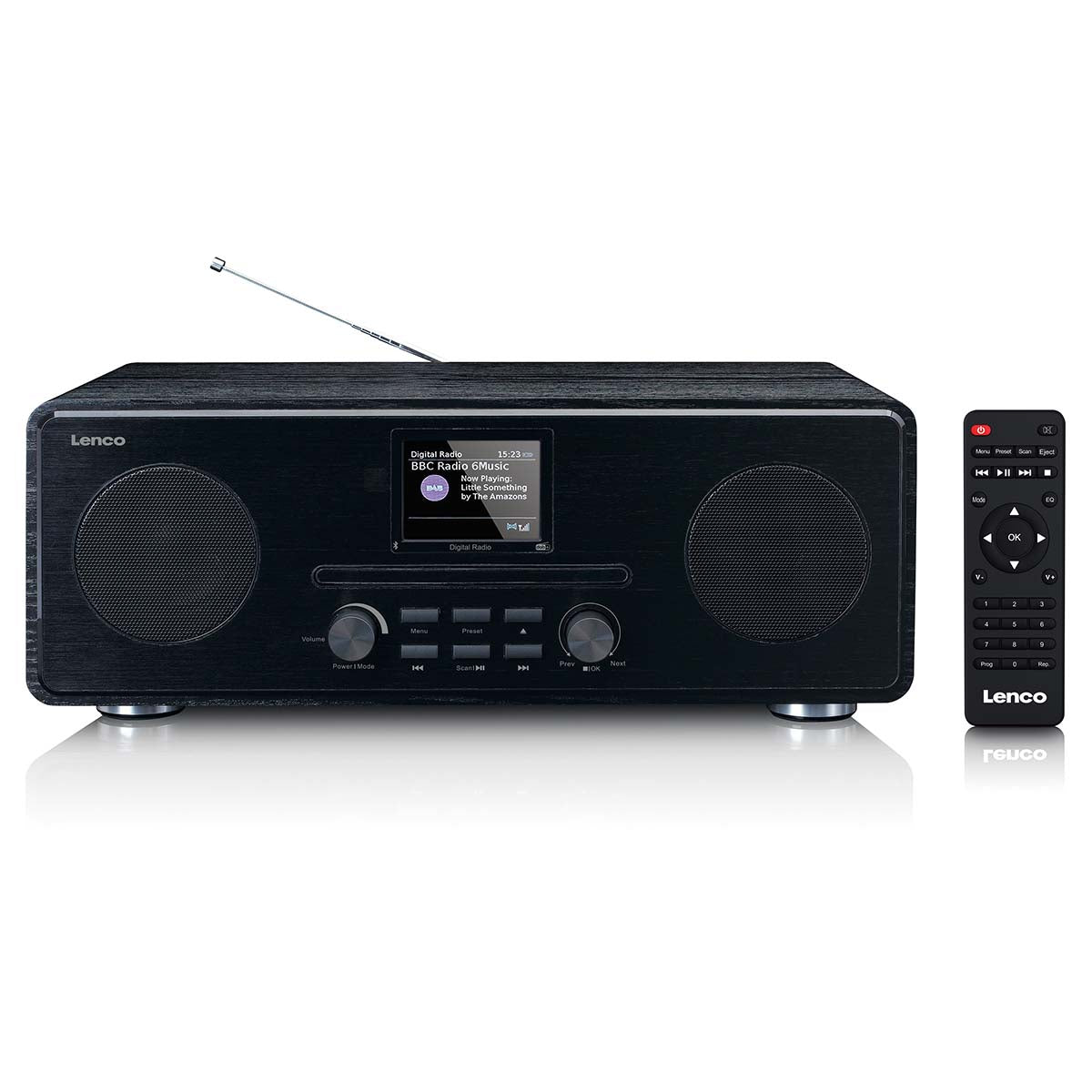 Lenco DAB+ FM-radio med CD MP3-afspiller Bluetooth i sort farve med radiomerker og skærm til informationer samt fjernbetjening ved siden af produktet