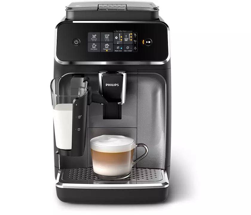 Fuldautomatisk espressomaskine fra Philips model EP2236/40 med et brugervenligt kontrolpanel og mælkebeholder til cappuccino, der serverer en perfekt skumlatte i en gennemsigtig kop
