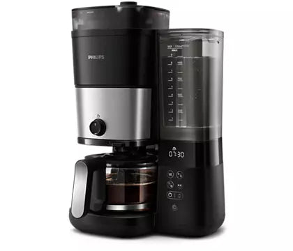 Philips HD7900/50 All-in-1 bryggevaskemaskine med indbygget kværn i sort og stål design viser en moderne kaffemaskine med en gennemsigtig vandtank og en digital timer og kontrolpanel. Maskinens kaffekande er synlig foran, og den har en to-tonet finish med bløde kurver, der giver et stilrent udseende.