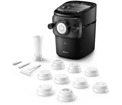 Philips HR2665/93 pastamaskine med en sort krop og en digital kontrolskærm samt en række tilbehør til pastafremstilling som forme og skubber placeret rundt om maskinen