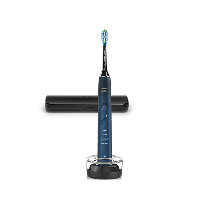 Elektrisk tandbørste Philips Sonicare DiamondClean 9000 Series i specialudgave i blå farve placeret på en ladestation med et kompakt etui i baggrunden
