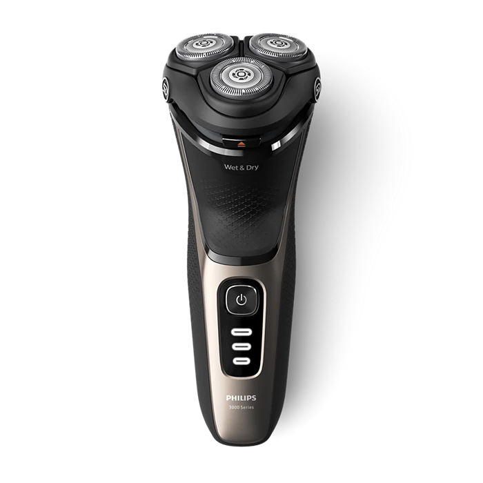 Elektrisk shaver Philips S3242/12 med tre skær og funktion til både våd og tør barbering, designet i sort og sølv med kontroller til tænd/sluk samt barberingsindstillinger