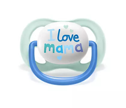 Sut til spædbørn fra Philips Avent i pakke med to sutteflasker designet til børn i alderen 0-6 måneder med teksten I love mama skrevet i farverige bogstaver på en hvid front med en blå og grøn ring