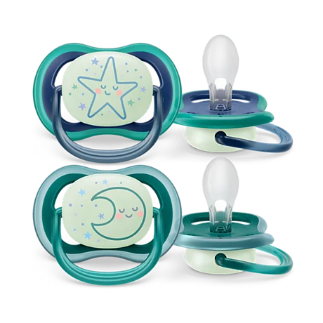 Forsynet med to sutter fra Philips Avent SCF376/13 Ultra air i farverne teal og mint med søde motiver af en stjerne og en måne designet til børn i alderen 6-18 måneder