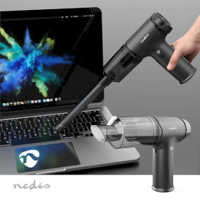 Nedis VCHHR100BK håndholdt støvsuger og luftblæser i sort farve sat op mod en bærbar computer med farverigt baggrundsdesign en person bruger støvsugeren til at rengøre computertastaturet med en lang dyse og en transparent beholder ved siden af