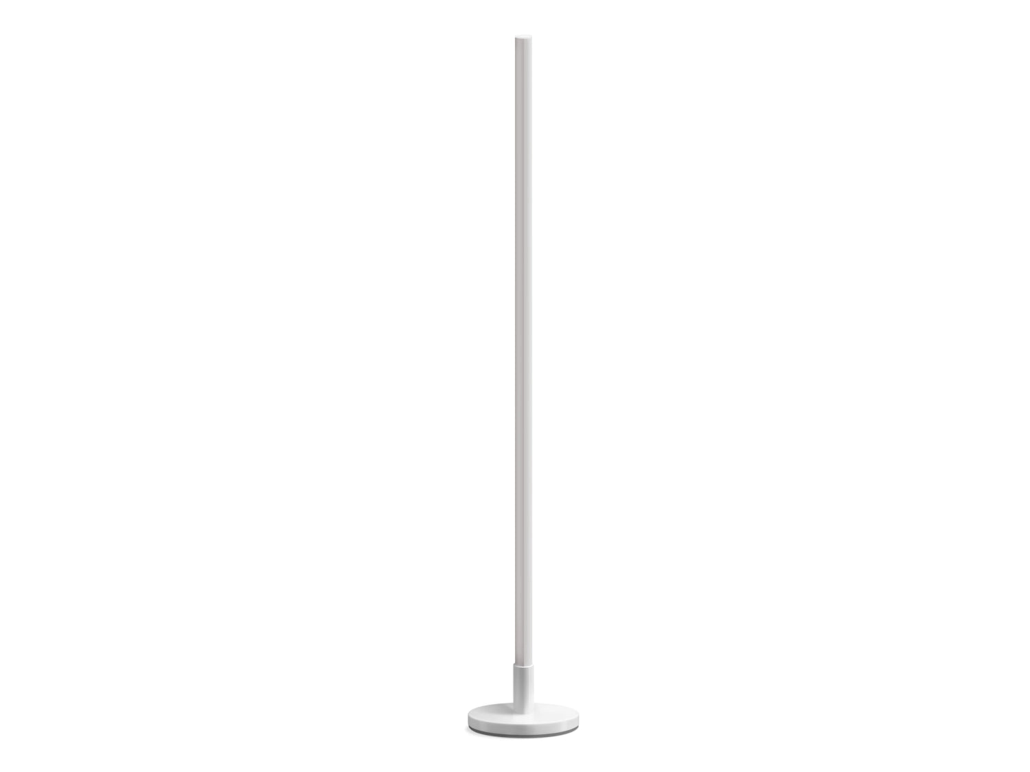 Hvidt gulvlampe designet som en slank stang med en rund base der giver et moderne og minimalistisk udseende velegnet til stuer og kontorer
