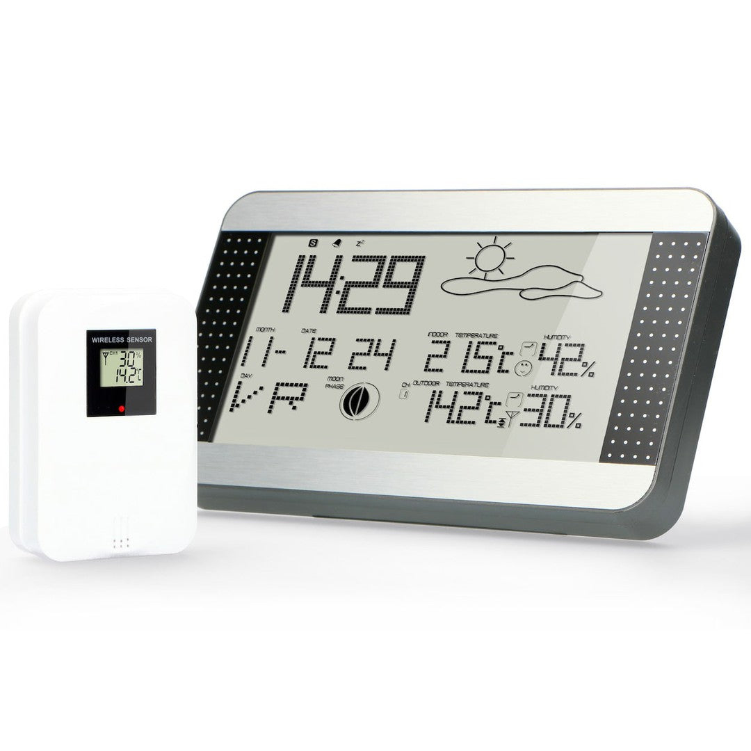 Alecto WS-1700 vejrstation med trådløs sensor og stort display viser temperatur, fugtighed, dato og tid med klare digitale tegn samt grafik af sol og skyer