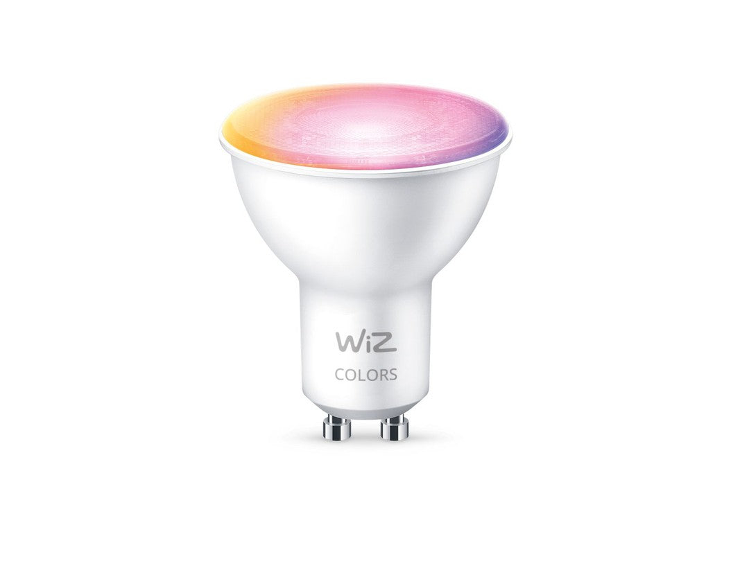 LED pære WIZ Spot 50 W PAR16 GU10 med en farverig lysning i nuancer af pink og orange designet til smart belysning med energieffektivitet
