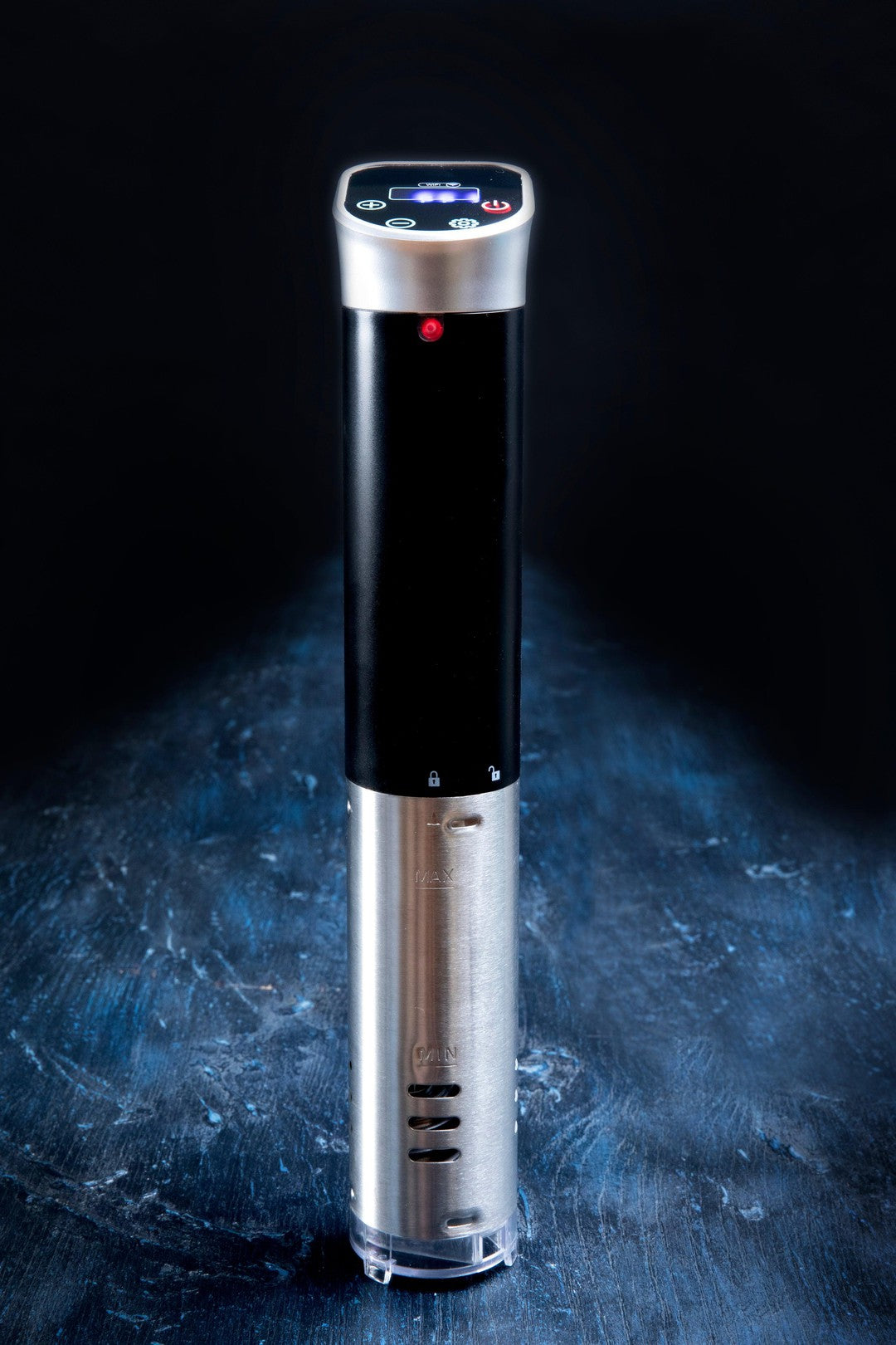 Sous vide stav med sort og sølv design udstyret med digitalt kontrolpanel og indikatorlys fremstiller i rustfrit stål 1000 watt effekt til præcise madlavningstemperaturer