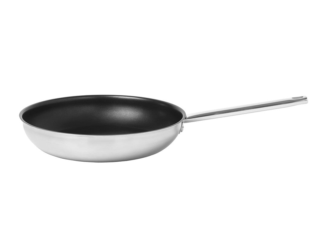 Pillivuyt Gourmet Somme stegepande i non-stick belægning med en diameter på 28 cm lavet af stål med et langt håndtag