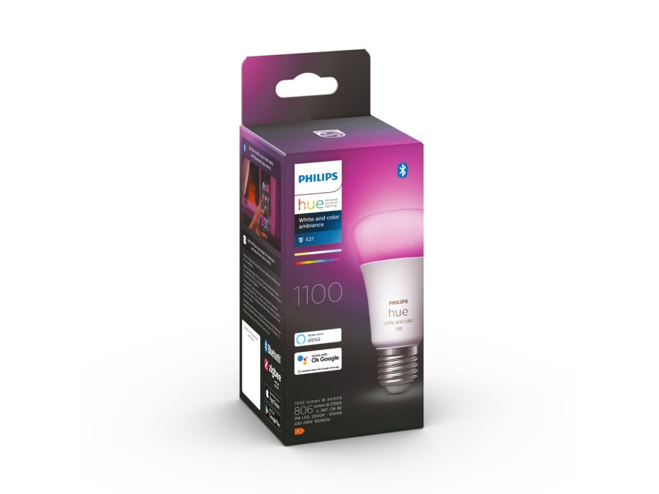 Pakke af Philips Hue White and Color Ambiance E27 LED pære med Bluetooth viser produktinformation og grafisk design med farverigt lys og tekniske specifikationer.