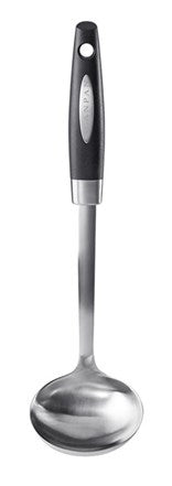 Scanpan Suppeske 32 cm i rustfrit stål med et sort plastikhåndtag ideel til servering af supper og saucer