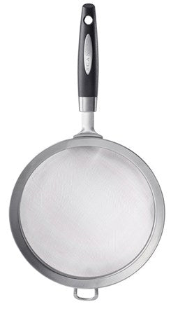 Sigt med 20 cm diameter fra Scanpan Sigte i rustfrit stål med ergonomisk håndtag i sort plastik