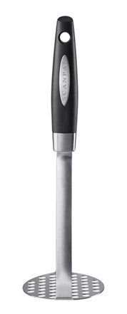 Scanpan Kartoffelmoser 28 cm i klassisk design med sort håndtag og perforeret stålplade til mosning af kartofler