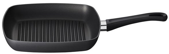 Scanpan 27x27 cm grillpande i sort med rillede bunde og ergonomisk håndtag designet til induktionskogeplader