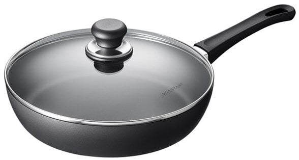 Scanpan 28 cm sauterpande med låg i sort med stålrand og ergonomisk håndtag ideel til induktionskogeplader og madlavning