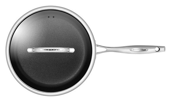 Scanpan 28 cm sautepande med låg i rustfrit stål og non-stick belægning designet til effektiv madlavning og brugervenlighed