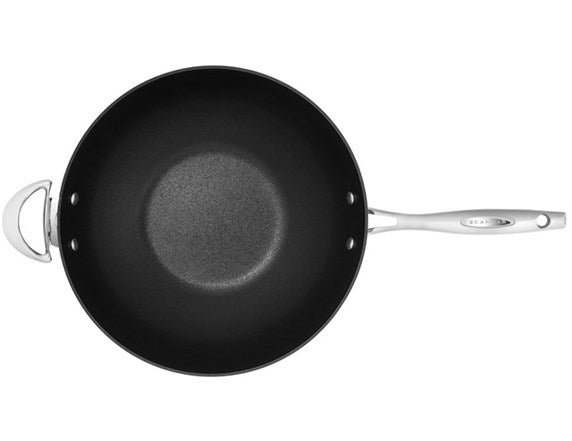 Scanpan 32 cm wok HaptIQ med en glat sort inderside og en rustfri stålhåndtag der sikrer godt greb og komfort under madlavning