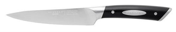 Scanpan 15 cm universalkniv med et ergonomisk designet sort håndtag og en skarp, glat stålskærpe perfekt til alle køkkenopgaver