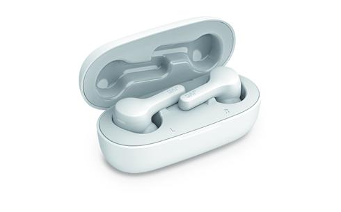 JVC HA-A8T-WU True Wireless In-Ear hovedtelefoner i hvid farve med opladningsetui der åbner for at vise hovedtelefonerne inde i etuiet