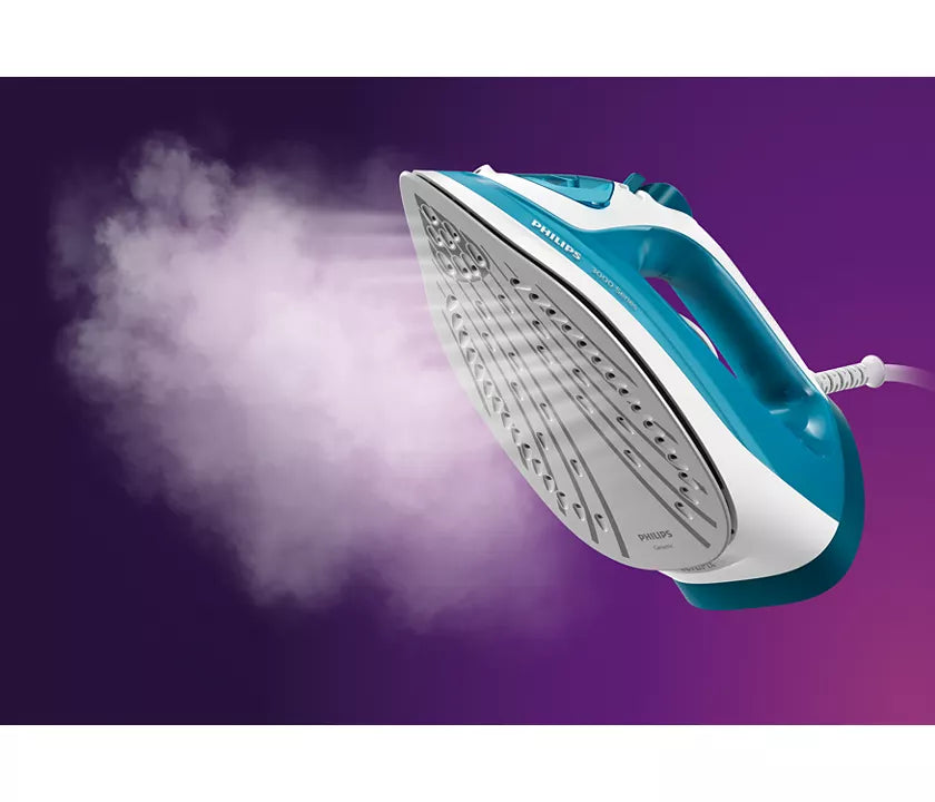 Philips DST3011/20 dampstrygejern med en effekt på 2100W og en konstant dampudgang på 30g/min samt et turbo damp på 140g der illustrerer dampen der sprøjter ud fra strygejernet mod en lilla baggrund