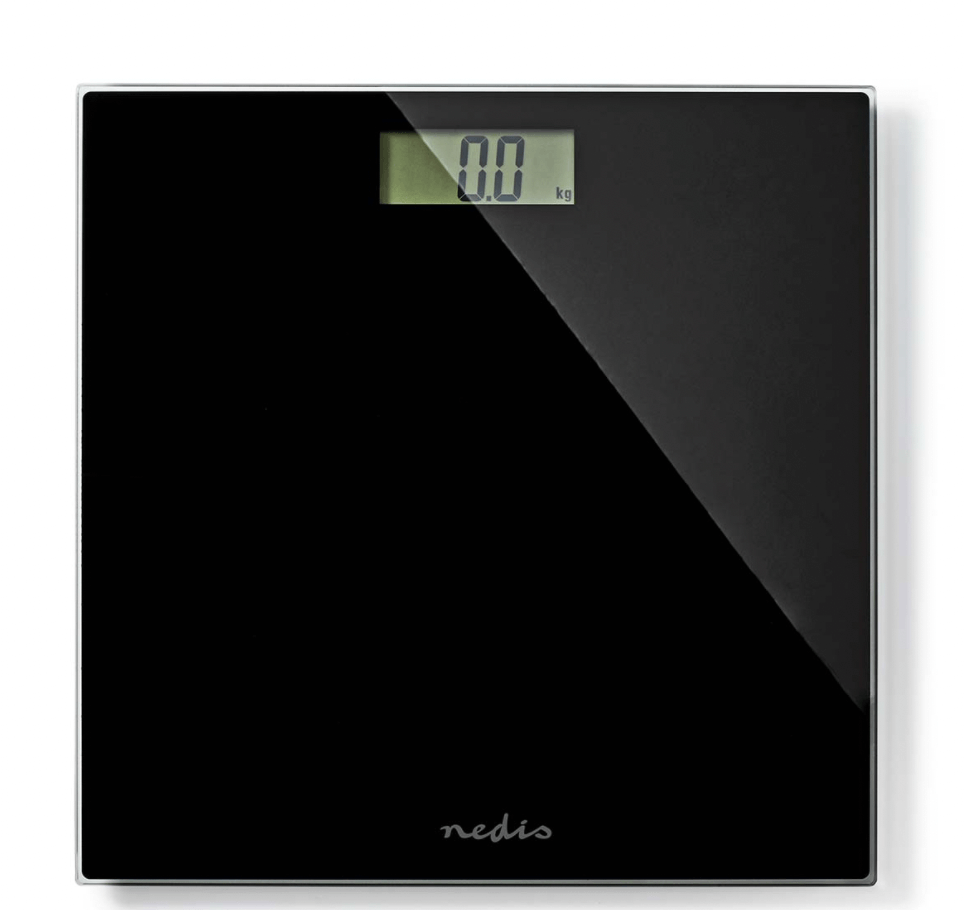 Nedis PESC500BK personvægt med glasoverflade og digital skærm der viser vægt i kilogram