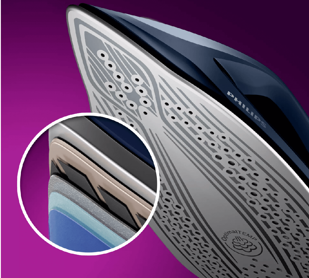 Philips Dampstation PSG7030/20 PerfectCare 7000 Series med et detaljeret fokus på strygefladen der viser en innovativ design med flere lag og perforeringer for optimal dampdispergering sent på en lyslilla baggrund