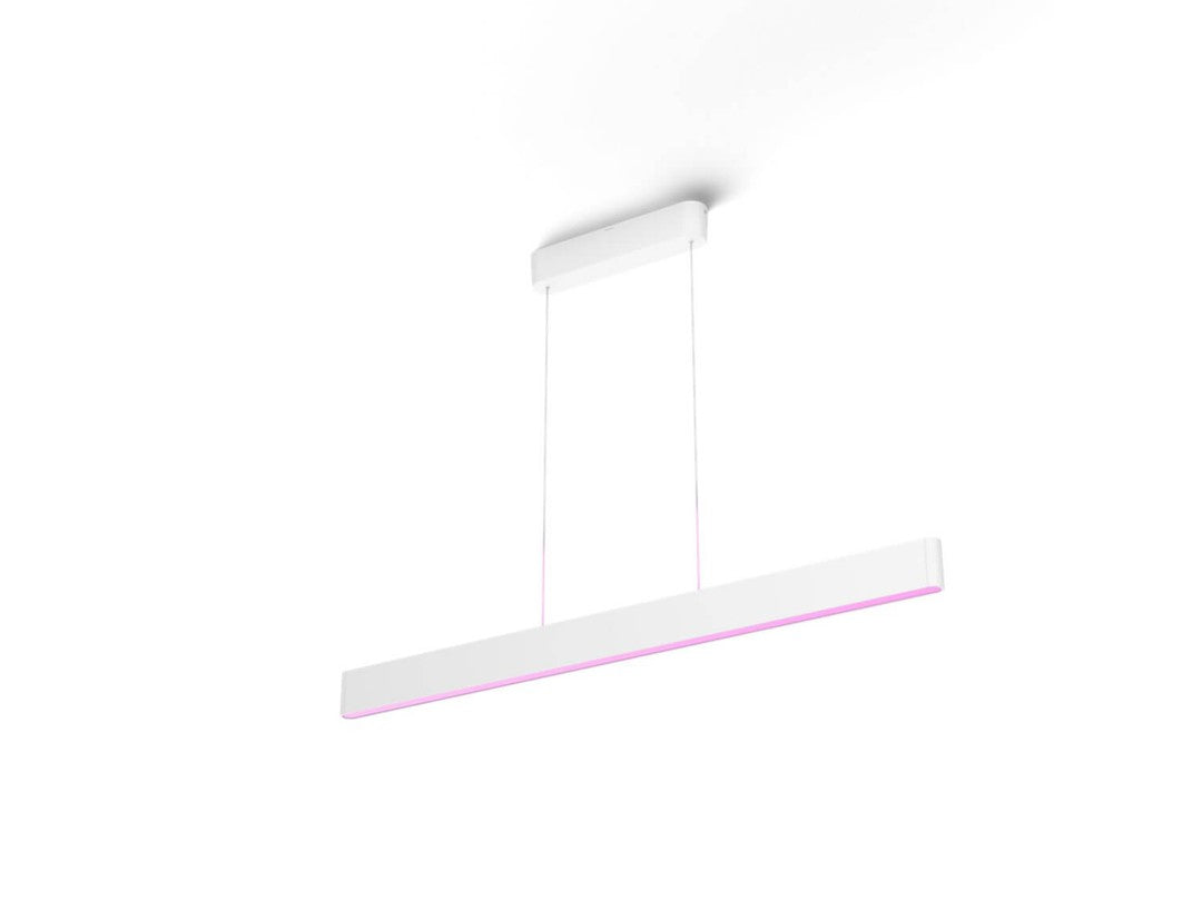Philips HUE Ensis pendel i hvid med en slank design og blød lyskrans i pink hængende fra loftet på tynde kabler i et moderne miljø