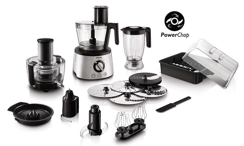 Philips HR7778/00 Foodprocessor Avance 1300W i metal med forskellige tilbehørskomponenter inkluderet som skåle, låg, skiver og piskeris arrangeret på bordet, med PowerChop logo i hjørnet