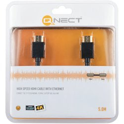 Qnect HDMI kabel 5 meter til 4K med Ethernet i sort farve pakket i blisteremballage med tydelige stikforbindelser og branding