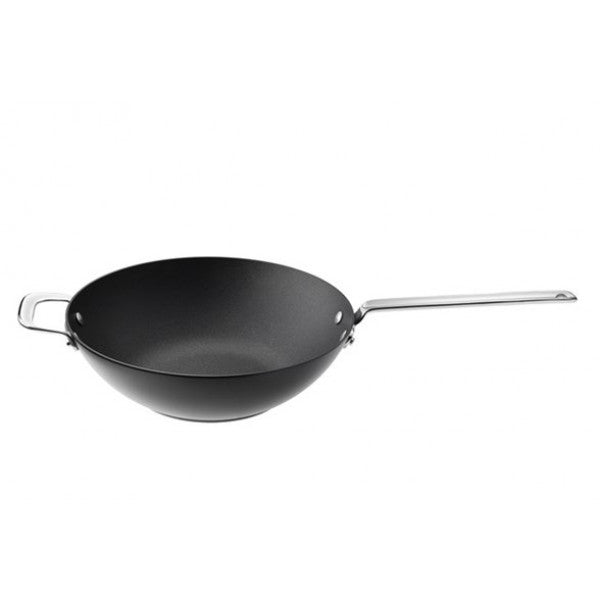 Scanpan TechnIQ wok med en diameter på 30 cm i sort med en lang sølvfarvet håndtag, designet til hurtig og effektiv madlavning