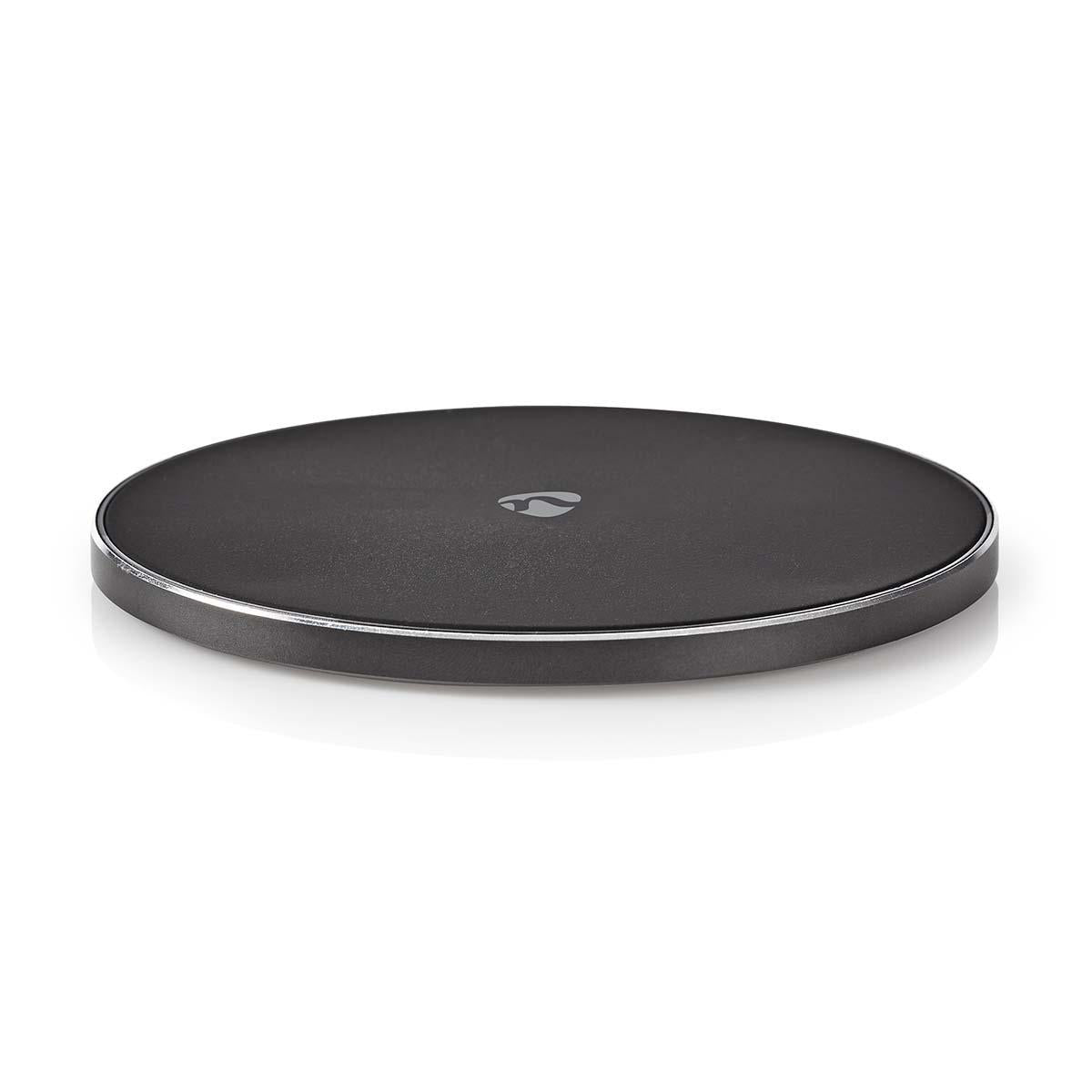 Nedis WCHAQ10W1BK hurtig trådløs oplader station i sort farve med en glat rund overflade designet til effektiv opladning af enheder med op til 10 W kapacitet og en mikro-USB indgang